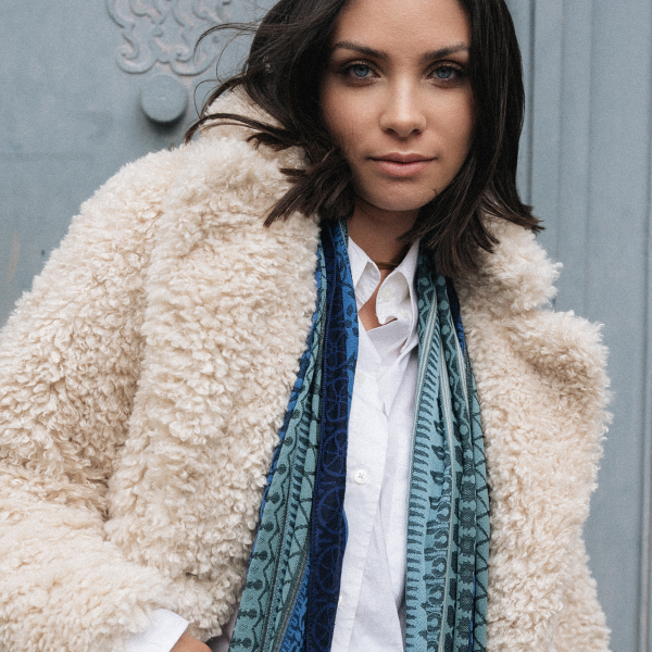 Blue-rayon-wool-women’s-scarf-Precieux