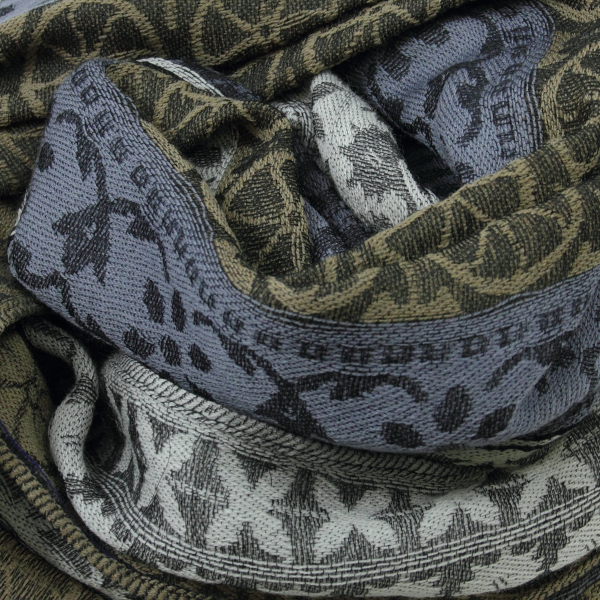 Gray-rayon-wool-women’s-scarf-Precieux