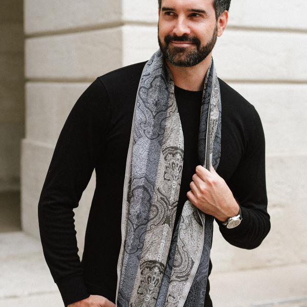 Gray-silk-wool-men's-scarf-Victoria